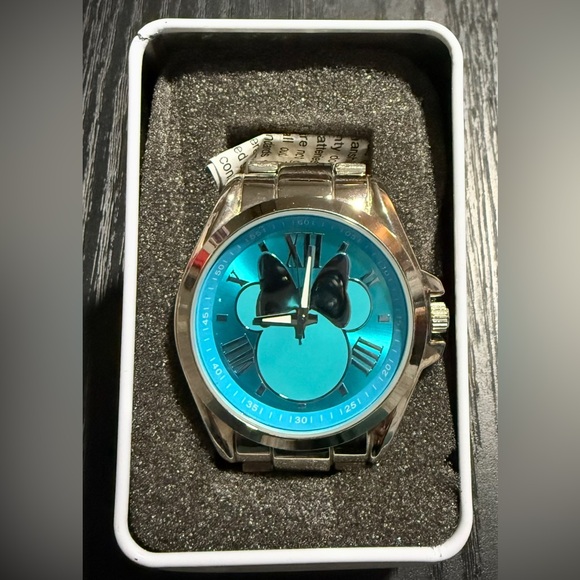 Vintage Accutime Women's Minnie Mouse Silver Tone Blue Face Watch